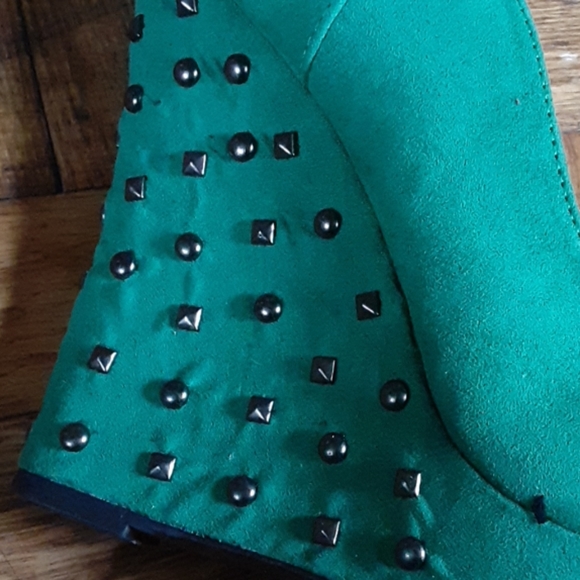 Shoes - Picture 4 of 5